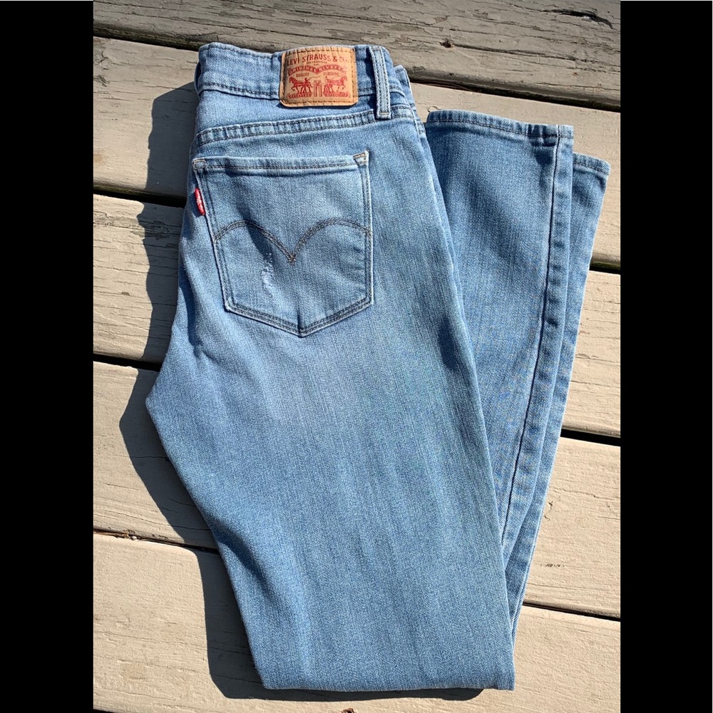 Levi’s 711 Skinny Jean Distressed Size 30x32
